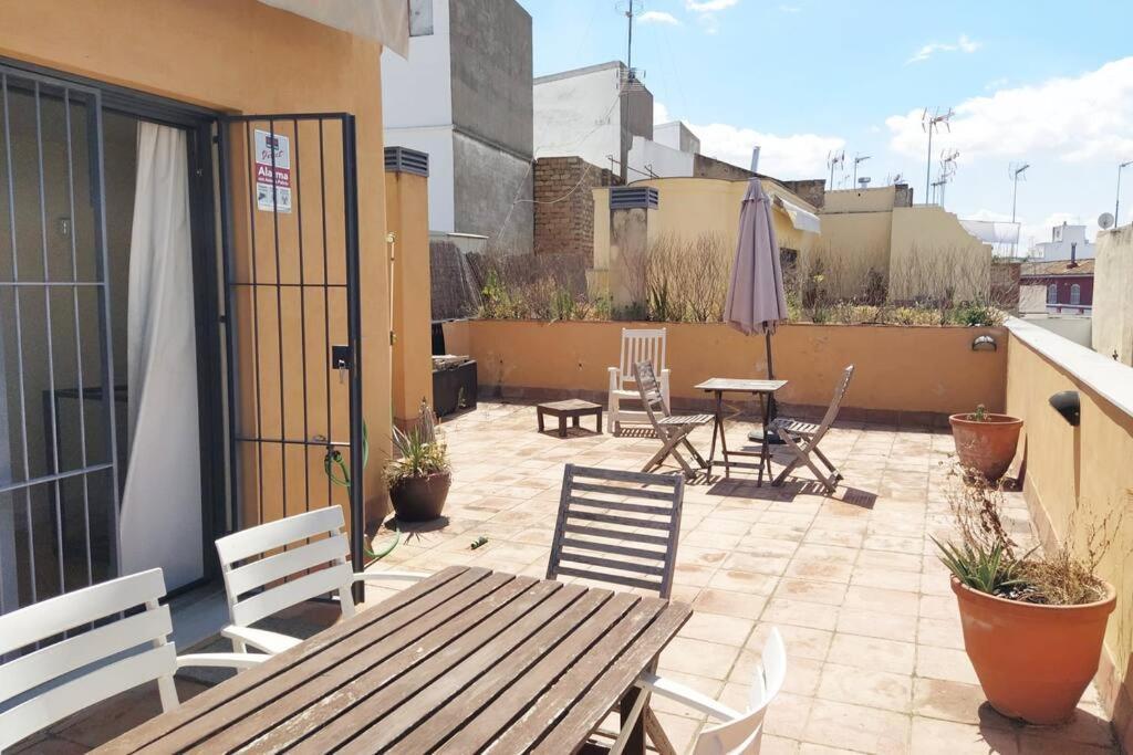Penthouse Near Cathedral Private Rooftop Private Parking Севилья Экстерьер фото