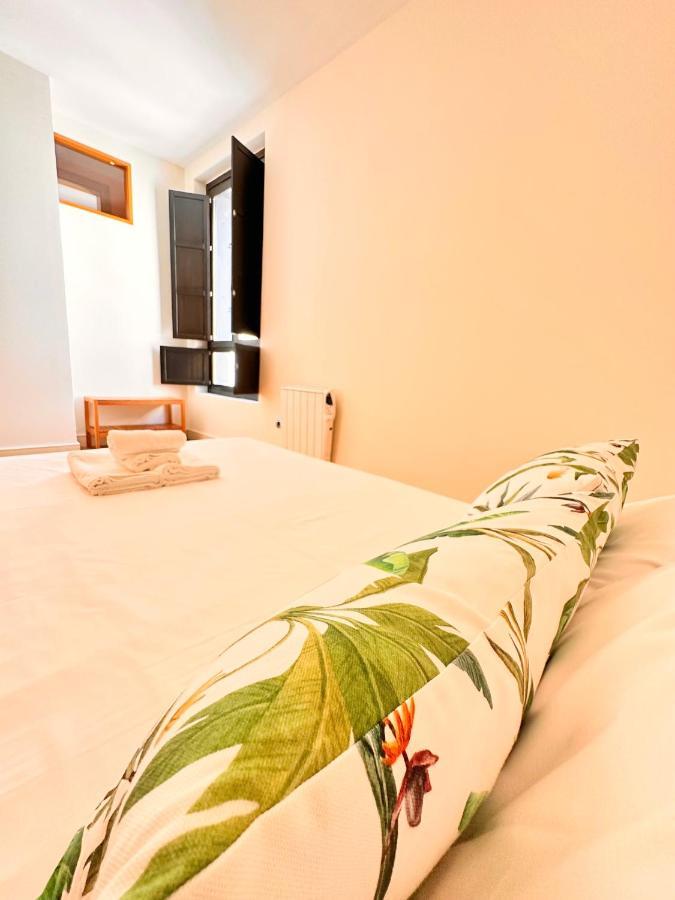 Penthouse Near Cathedral Private Rooftop Private Parking Севилья Экстерьер фото