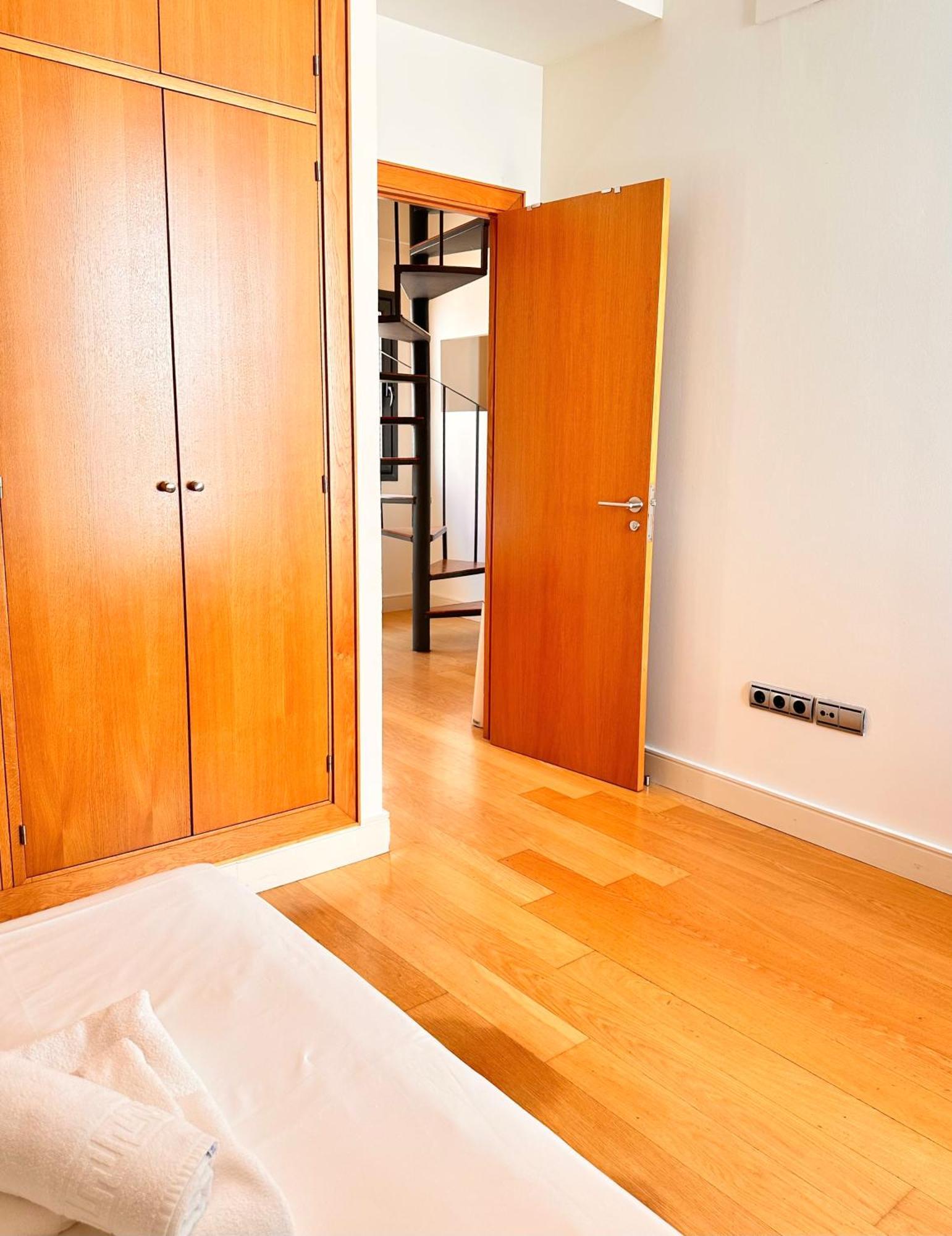 Penthouse Near Cathedral Private Rooftop Private Parking Севилья Экстерьер фото