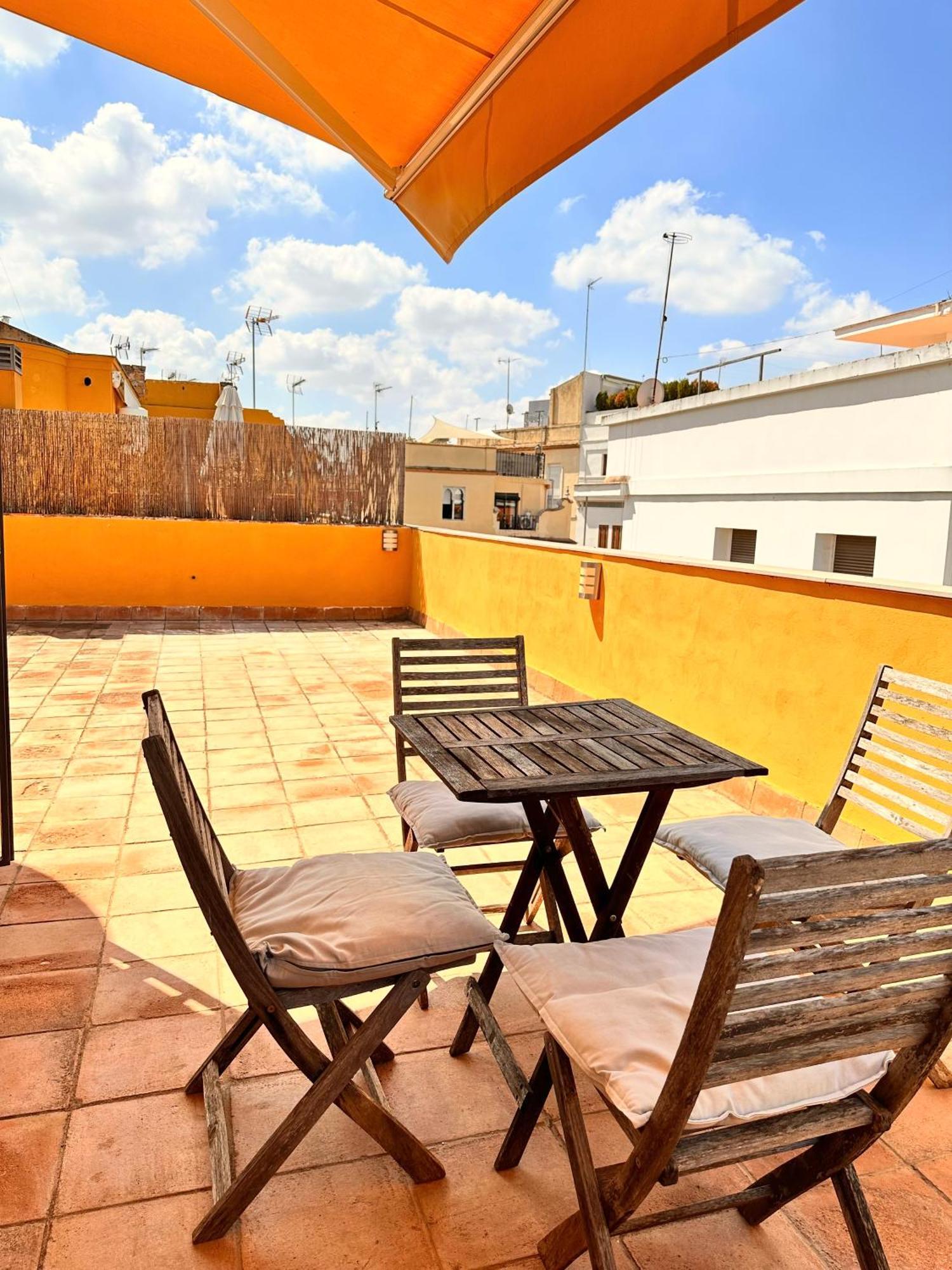 Penthouse Near Cathedral Private Rooftop Private Parking Севилья Экстерьер фото