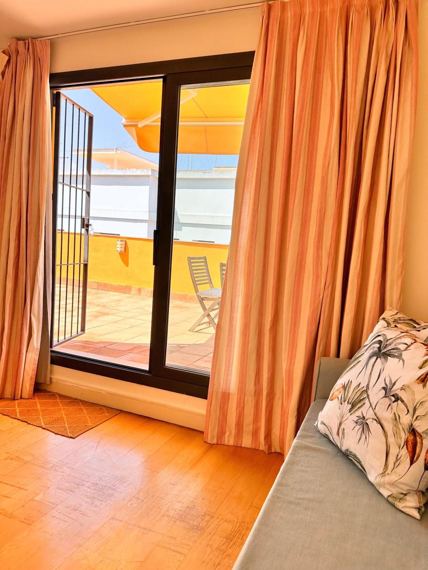 Penthouse Near Cathedral Private Rooftop Private Parking Севилья Экстерьер фото